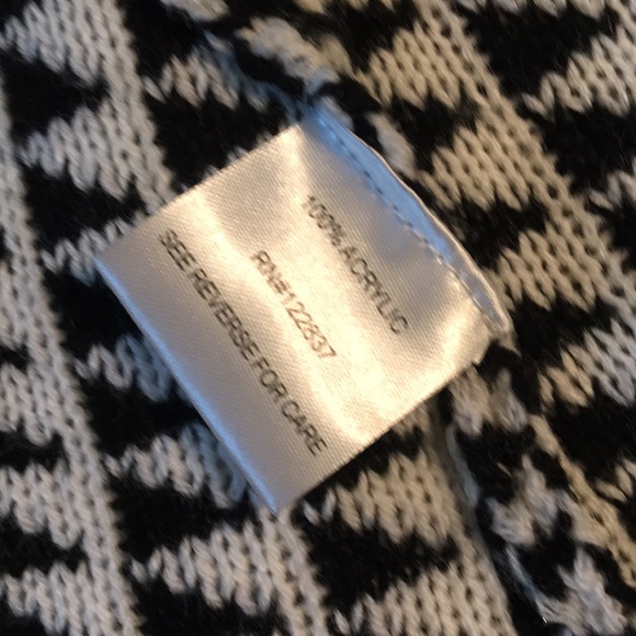 Avette Houndstooth Sweater NWT - Picture 5 of 8